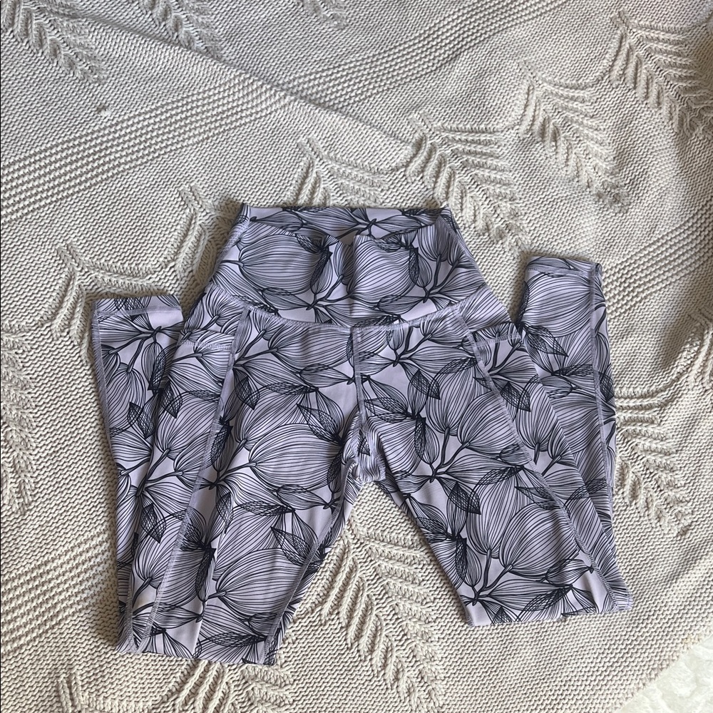 BuffBunny Black Leaf Pattern Skinny Pants